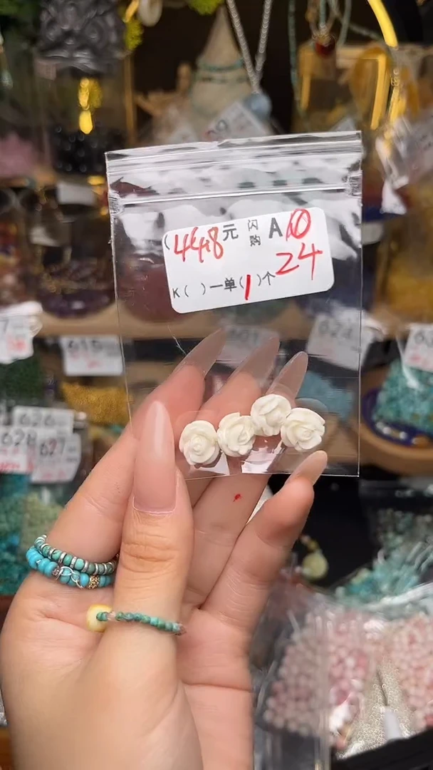 未镶嵌琥珀珠宝奇石A24