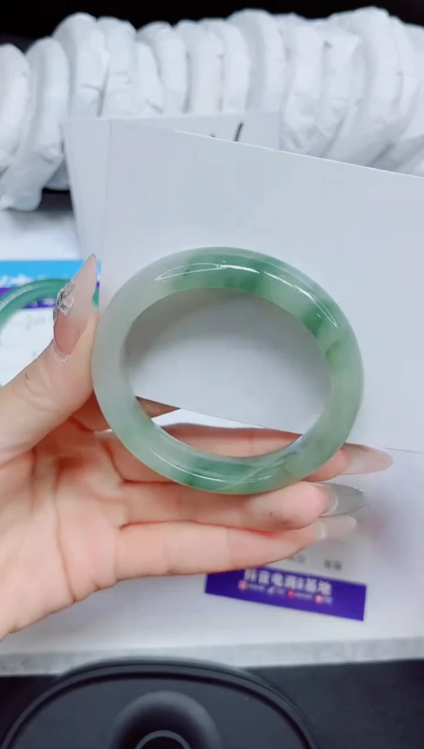 石英质玉手镯未镶嵌201.