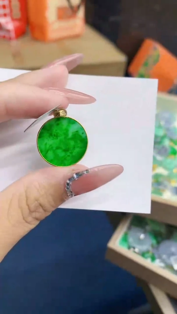 翡翠未镶嵌吊坠(不含链)1