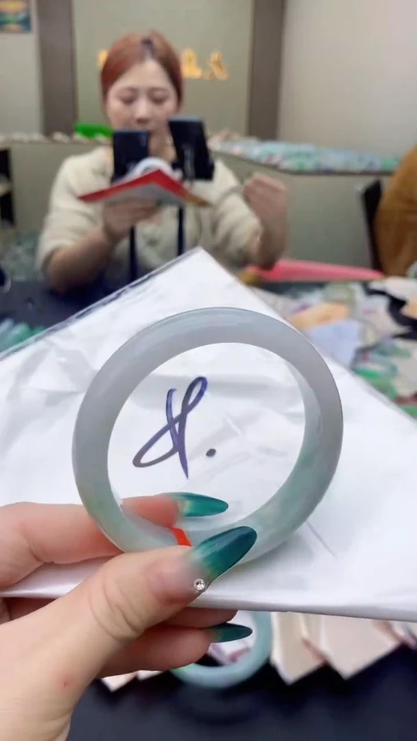 【闪购商品】翡翠手镯未镶嵌0733185601