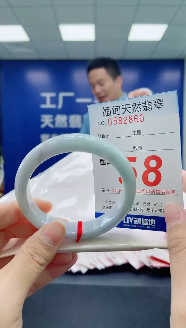 未镶嵌手镯翡翠天然翡翠手镯