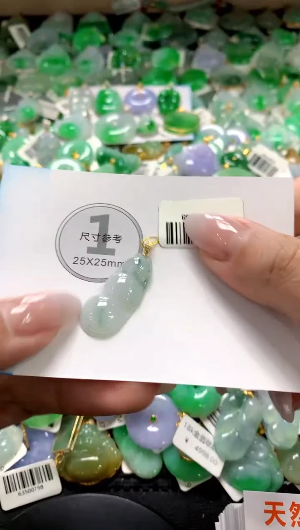 翡翠18K金镶嵌颈饰1111111111111111