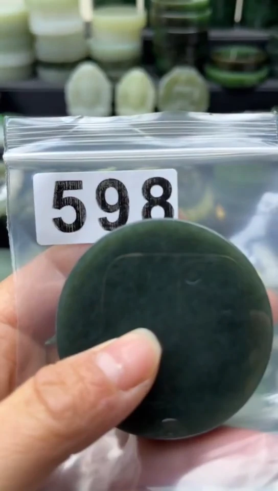 未镶嵌和田玉珠宝半成品镯芯