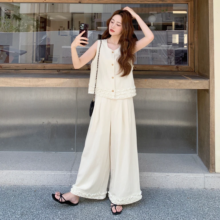 米白色法式蕾丝木耳边松弛感背心套装女夏季2025新款阔腿裤两件套