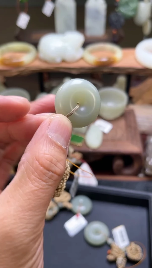 【闪购商品】和田玉吊坠未镶嵌且末青白A+平安扣900567