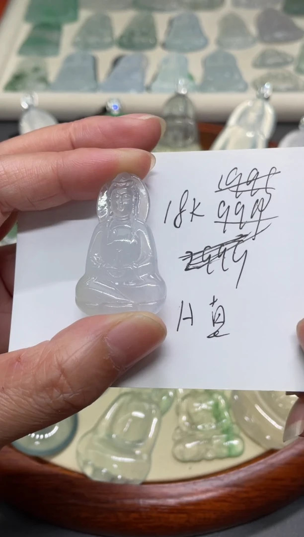翡翠未镶嵌颈饰素衣