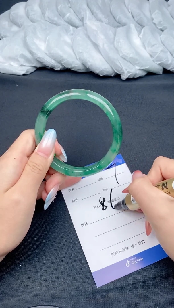 石英质玉（非洲翠）手镯合金非洲翠拍一发一
