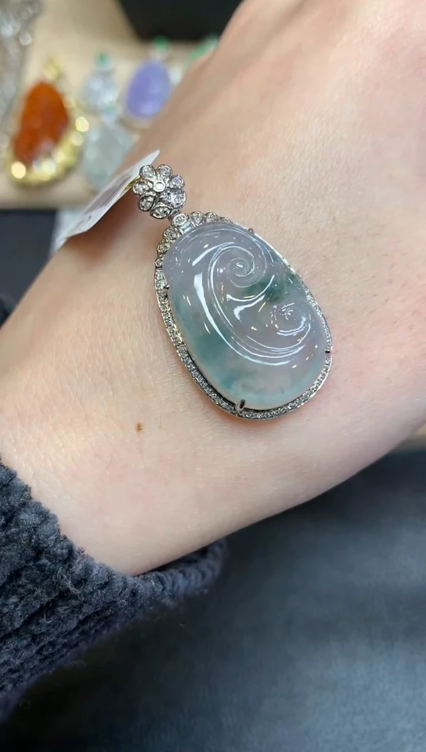 【闪购商品】翡翠颈饰18K金镶嵌如意【无服务费】