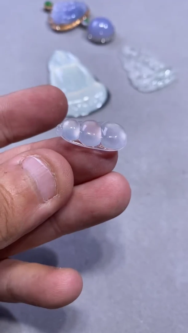 吊坠(不含链)未镶嵌翡翠豆子1880  23.4  12.8  4.2