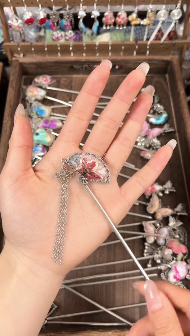 织绣哎***～民族风非遗老绣饰品400