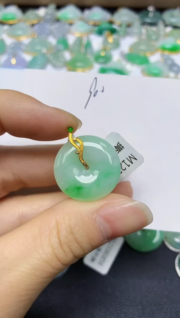 翡翠18K金镶嵌颈饰 天然翡翠A货