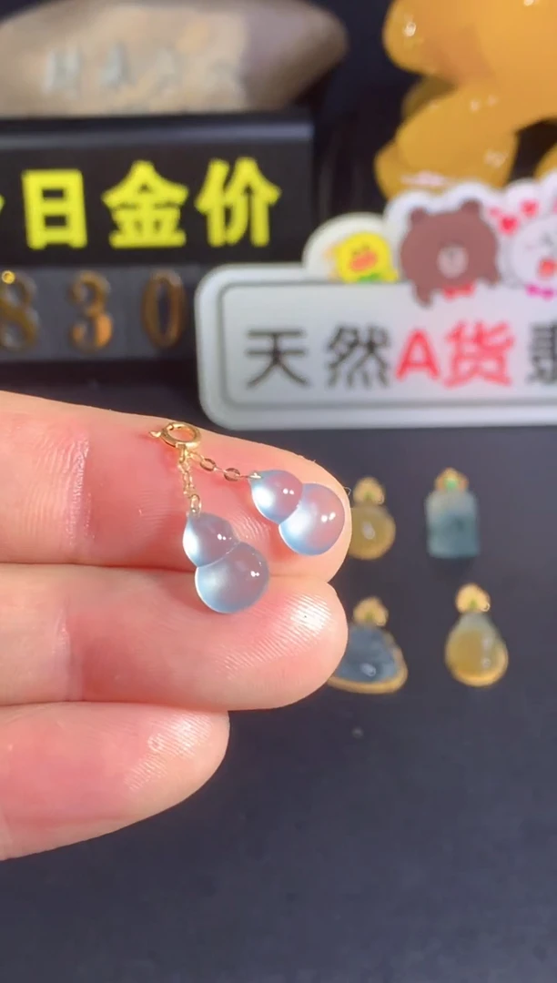 颈饰18K金镶嵌翡翠