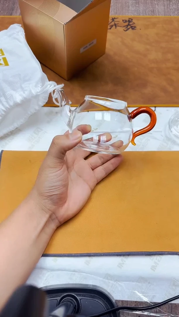 风谜·百纳壶琥珀色