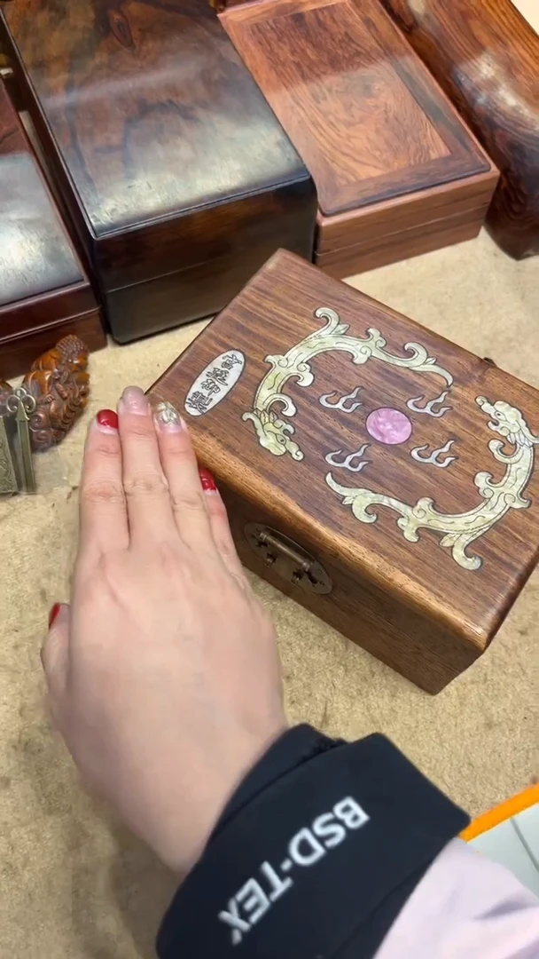 【闪购商品】贡木双龙戏珠螺钿小首饰盒