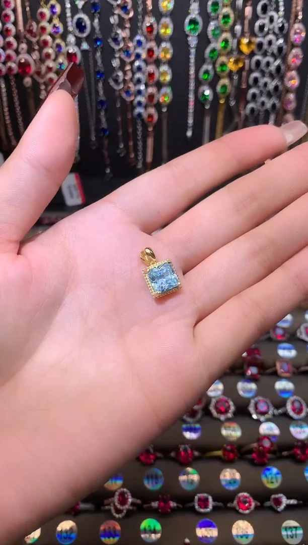 【闪购商品】海蓝宝石吊坠(赠链)银S925镶嵌金色