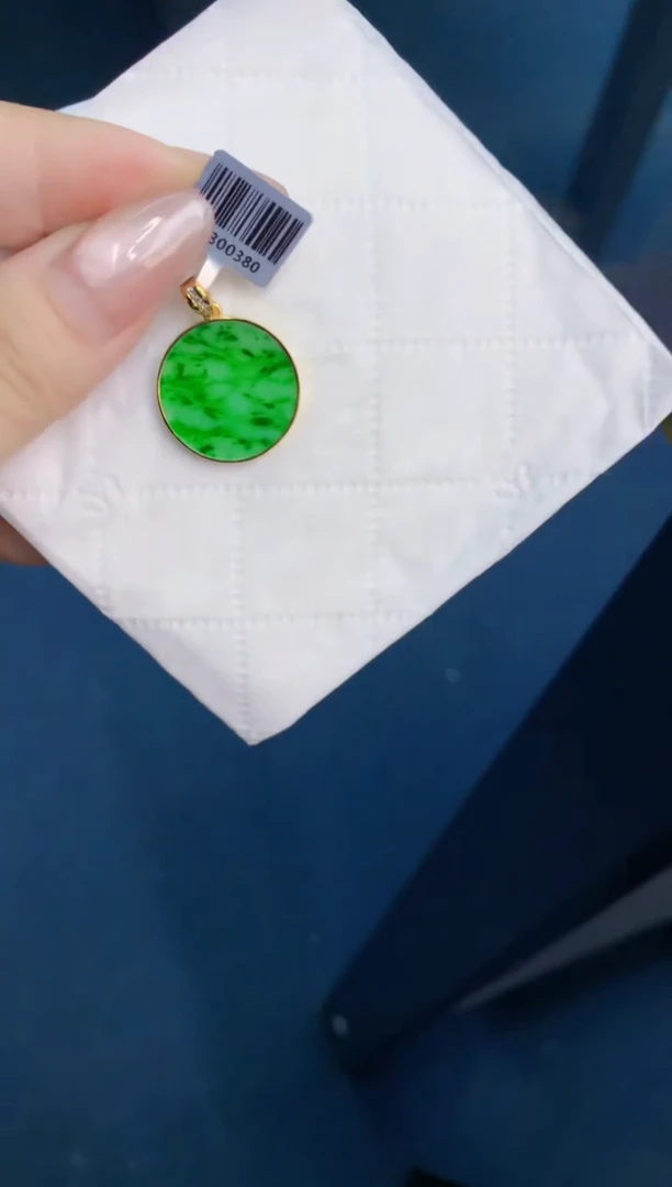 翡翠未镶嵌颈饰1