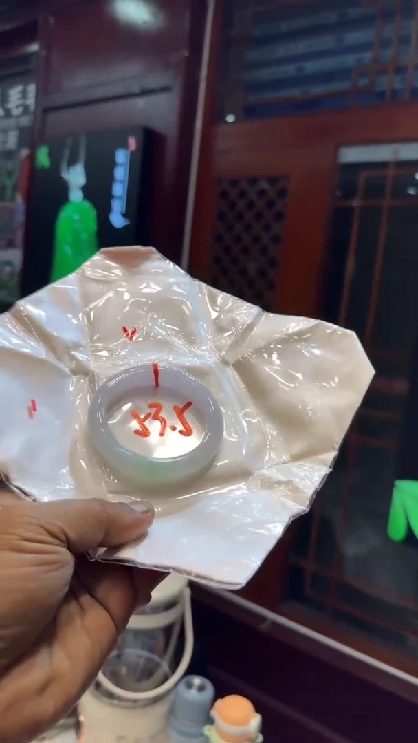 未镶嵌手镯翡翠手镯包容价