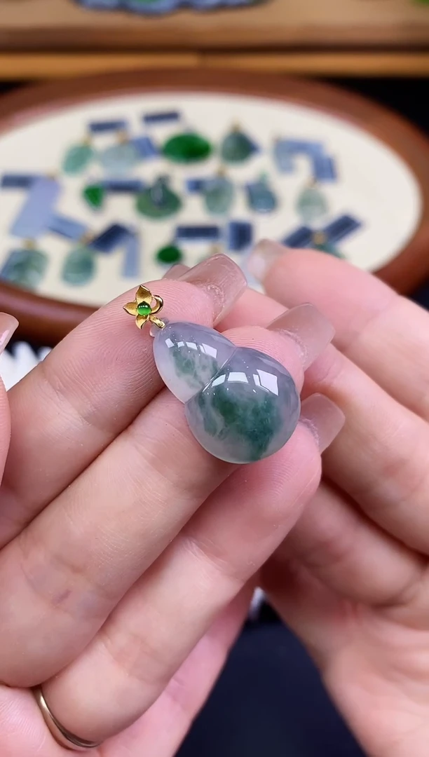 吊坠(不含链)18K金镶嵌翡翠葫芦18K金扣镶嵌@@CMT