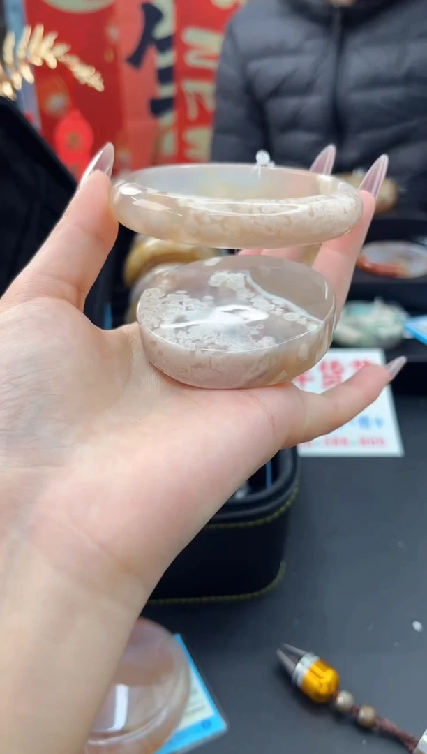 【闪购商品】石英质玉手镯未镶嵌赠送镯心（圈口）