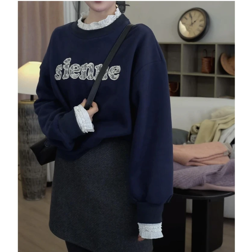 2025秋冬新款设计感拼接蕾丝加绒加厚字母刺绣藏蓝色上衣卫衣女