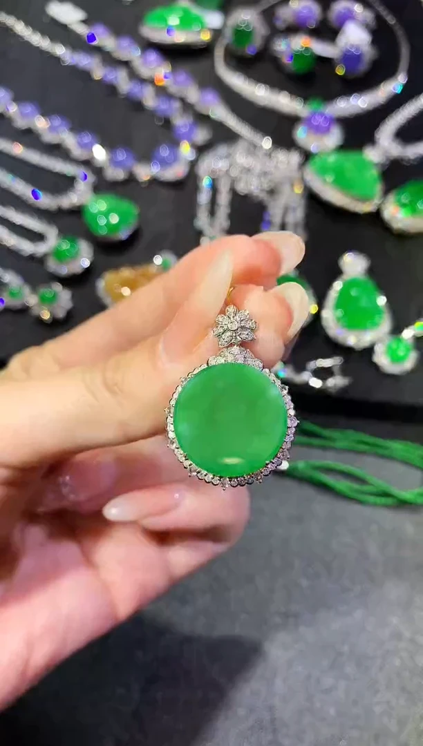 【闪购商品】翡翠吊坠(不含链)18K金镶嵌32-圆牌（多样性发货一件