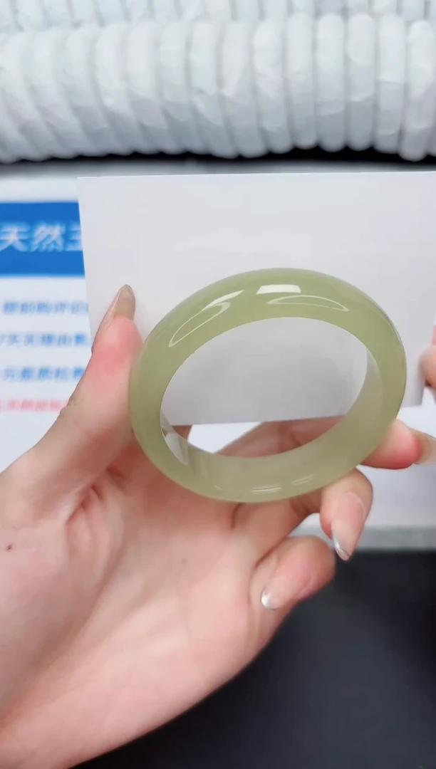 未镶嵌手镯石英质玉130-55.4CQ