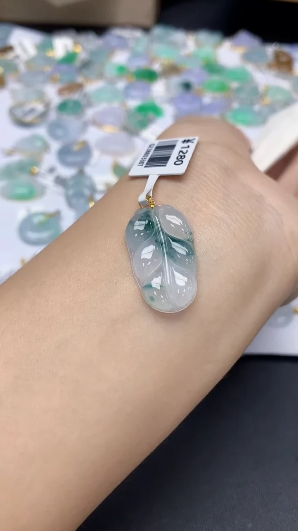 翡翠18K金镶嵌颈饰天然a货翡翠