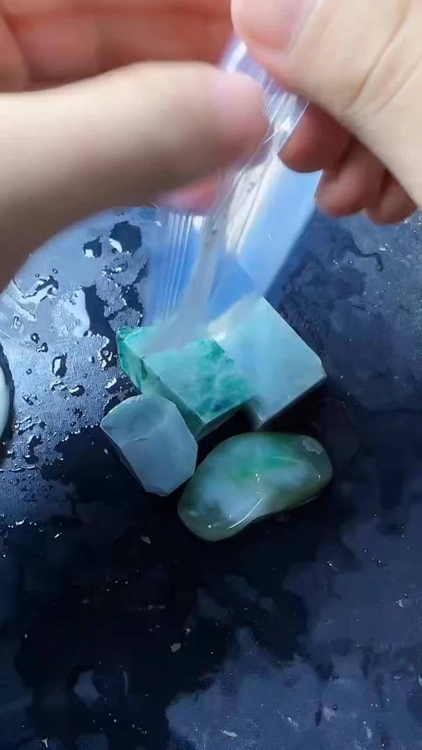 翡翠挂件未镶嵌陈*准089翡翠