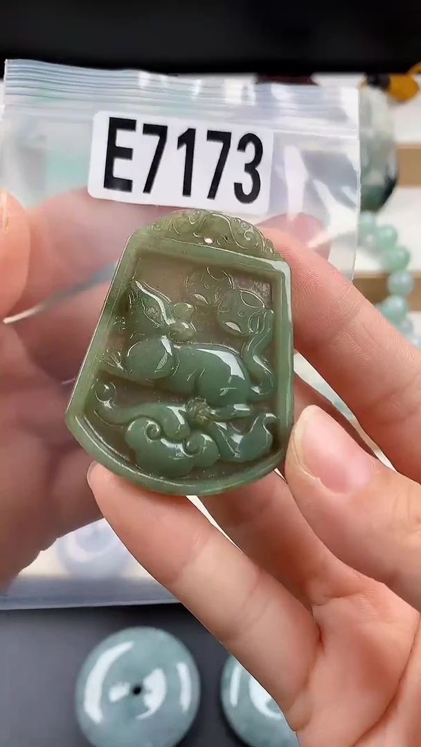 颈饰未镶嵌翡翠天然翡翠吊坠挂件