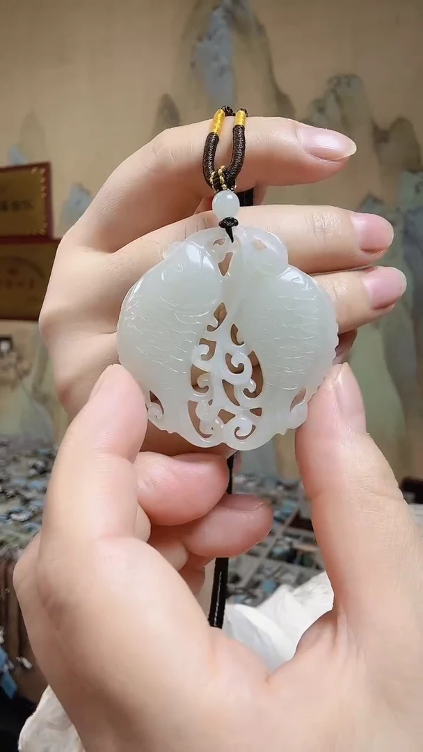 和田玉未镶嵌颈饰.