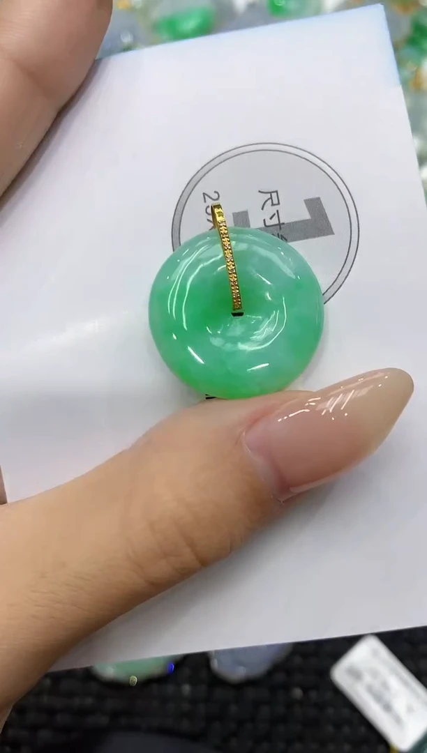 颈饰18K金镶嵌翡翠111111111111