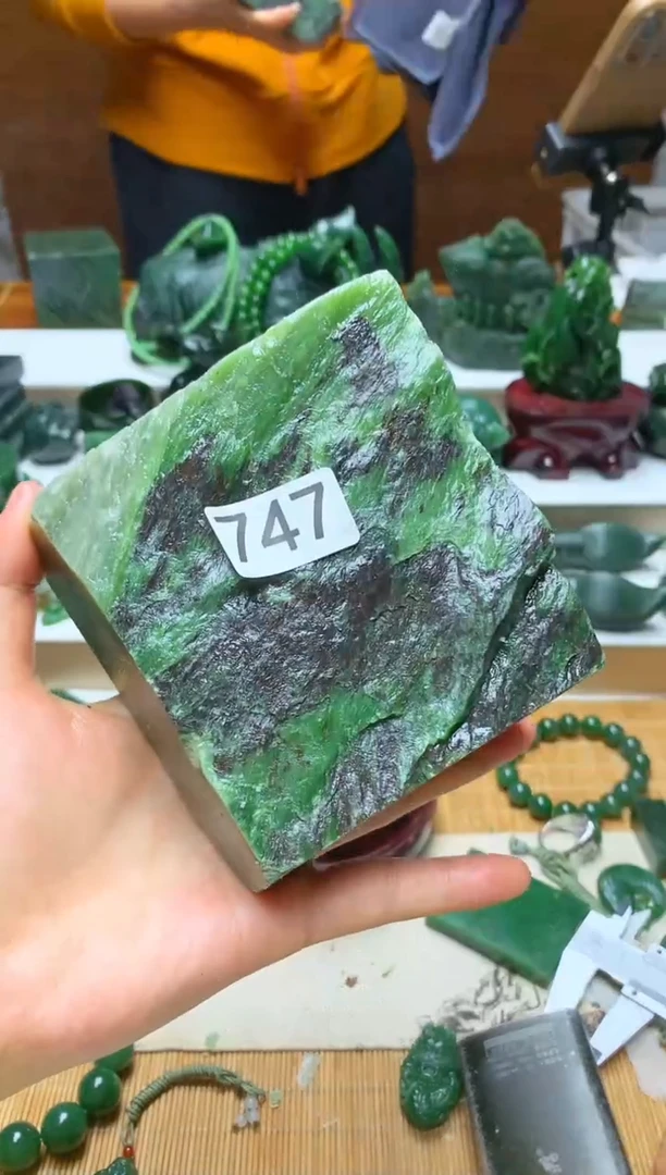 未镶嵌和田玉摆件1