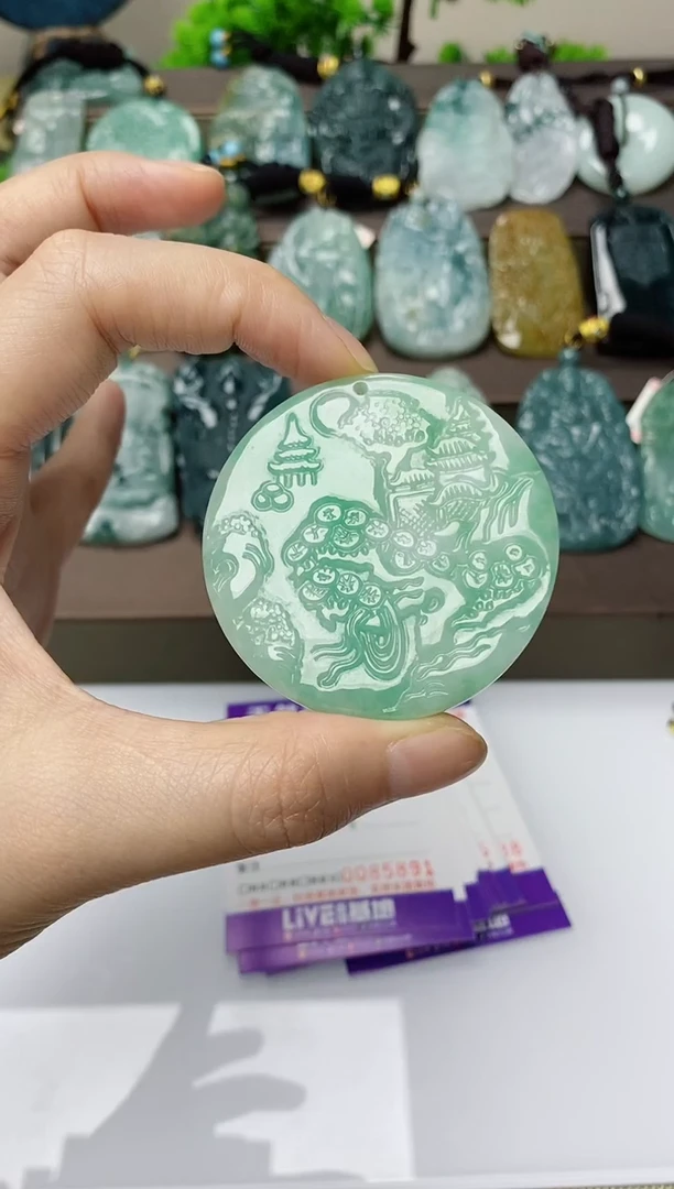 翡翠未镶嵌颈饰
