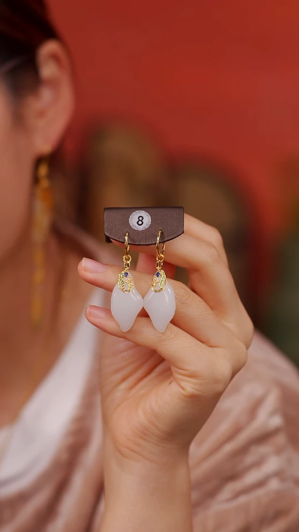 18K金镶嵌和田玉耳饰1