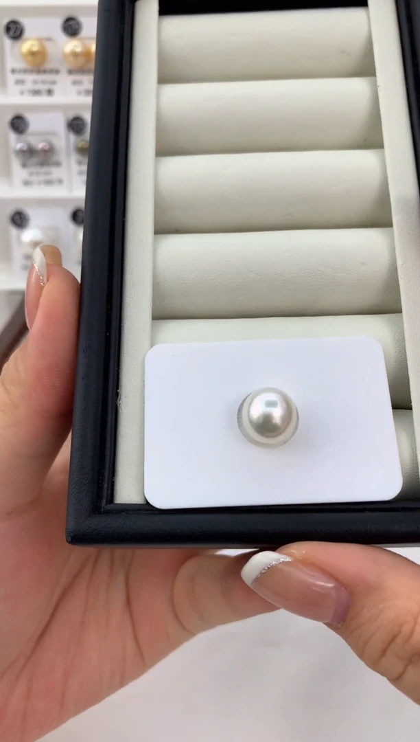 18K金镶嵌吊坠(赠链)定制海水珍珠黄***子定制路路通不退不换