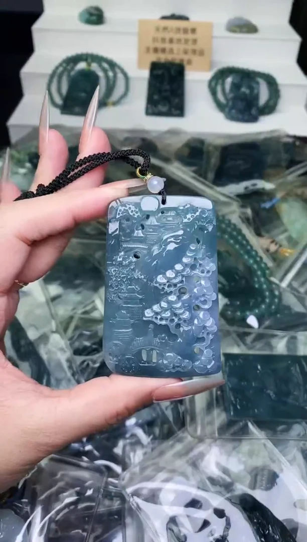 颈饰未镶嵌翡翠