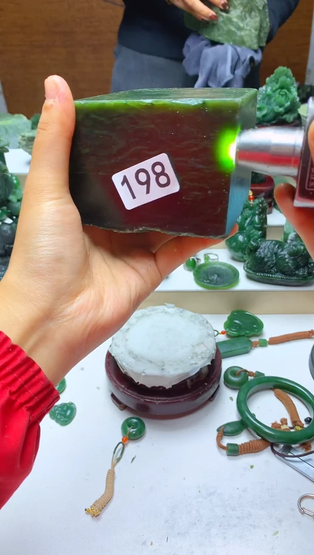 未镶嵌和田玉摆件1