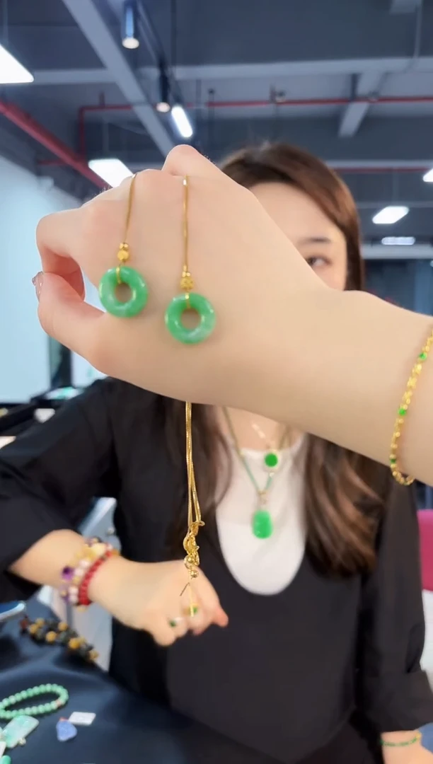 【闪购商品】翡翠颈饰未镶嵌套链 缅料A货/多样性发货/一件