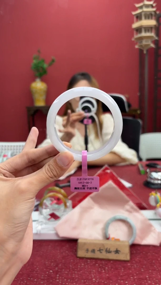 翡翠手镯未镶嵌手镯