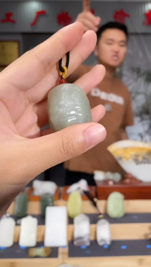 和田玉未镶嵌颈饰1