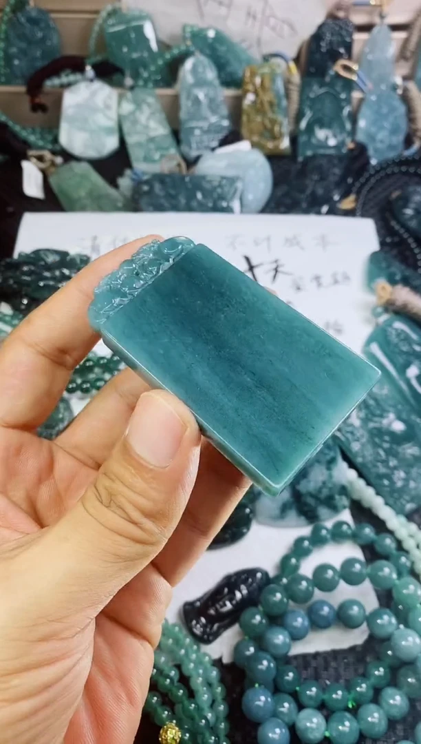 翡翠未镶嵌颈饰