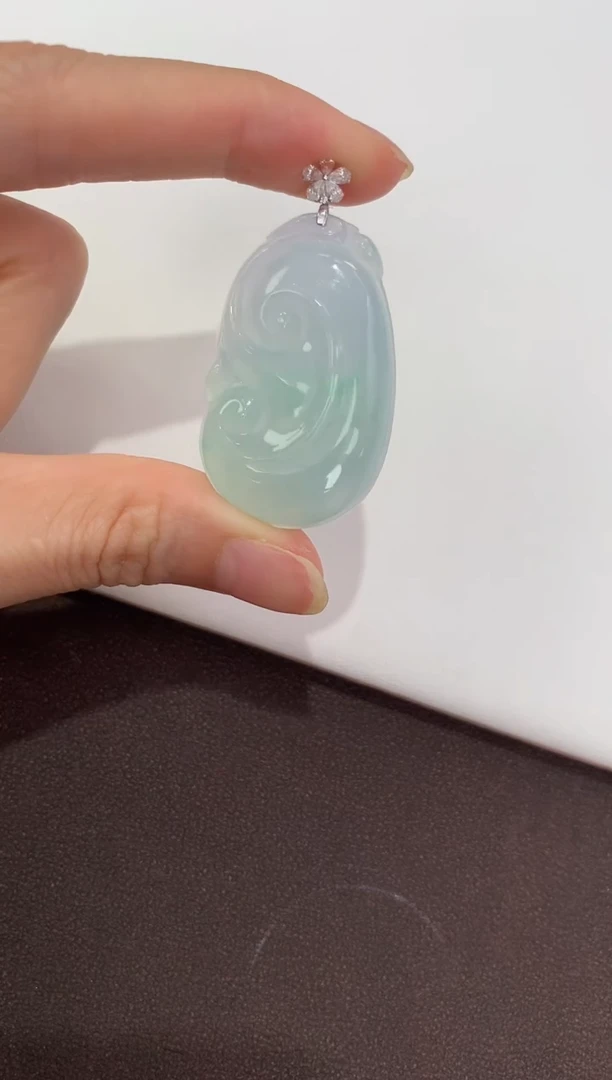 翡翠18K金镶嵌颈饰天然缅甸a货翡翠