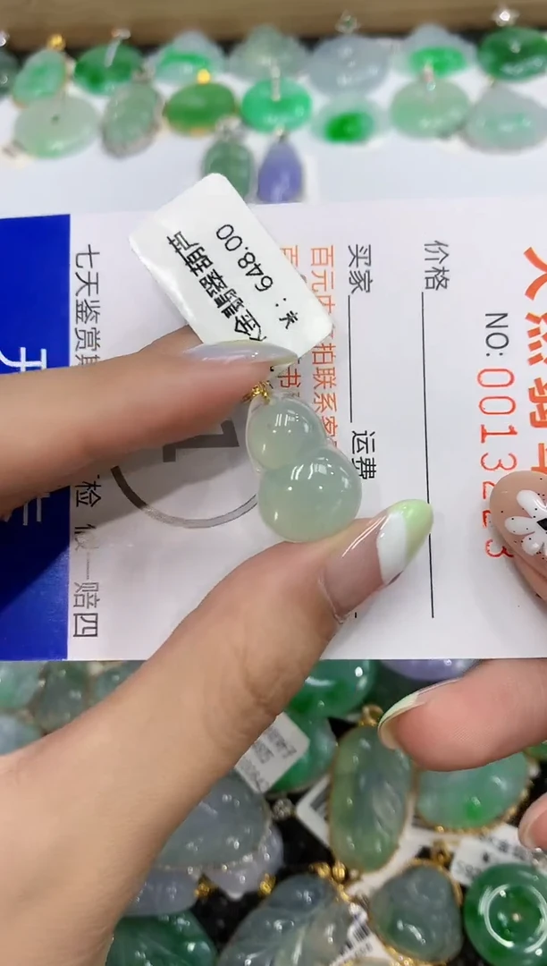 翡翠18K金镶嵌颈饰111111111111