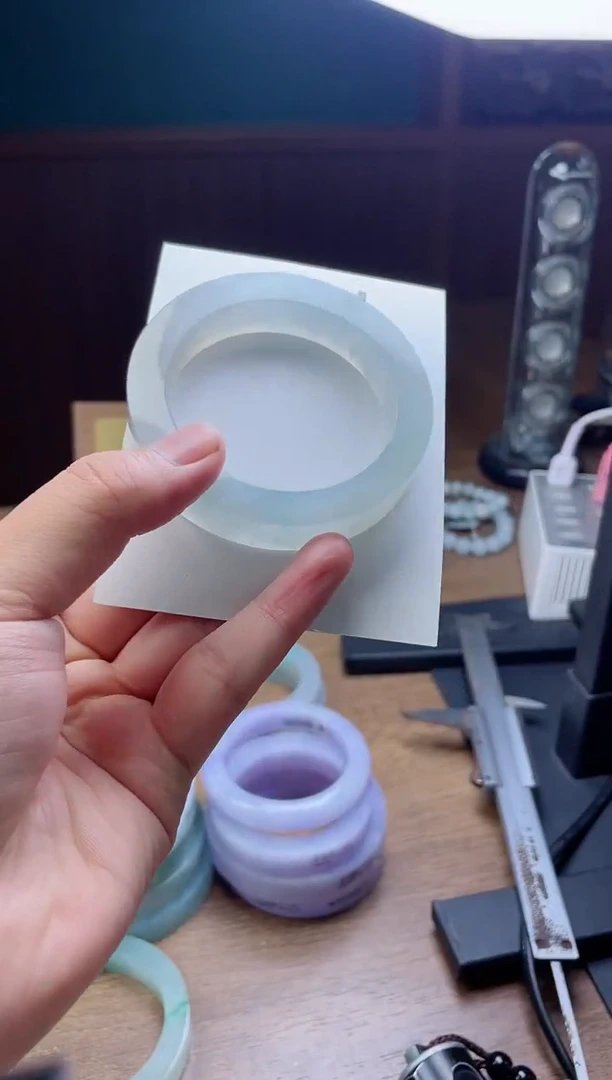 未镶嵌手镯定制翡翠?**?定制