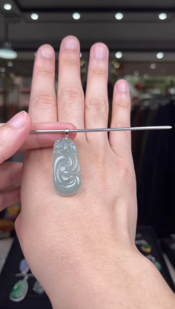 颈饰18K金镶嵌翡翠210号标签撕毁不退换