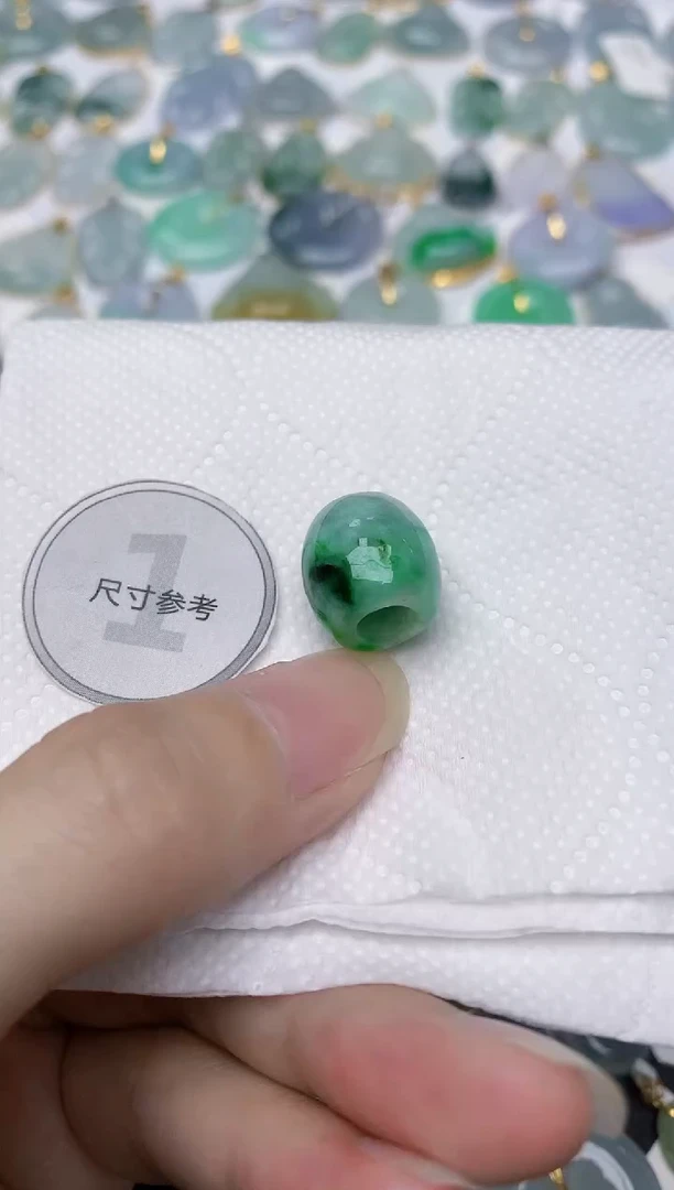 翡翠未镶嵌颈饰天然A货翡翠