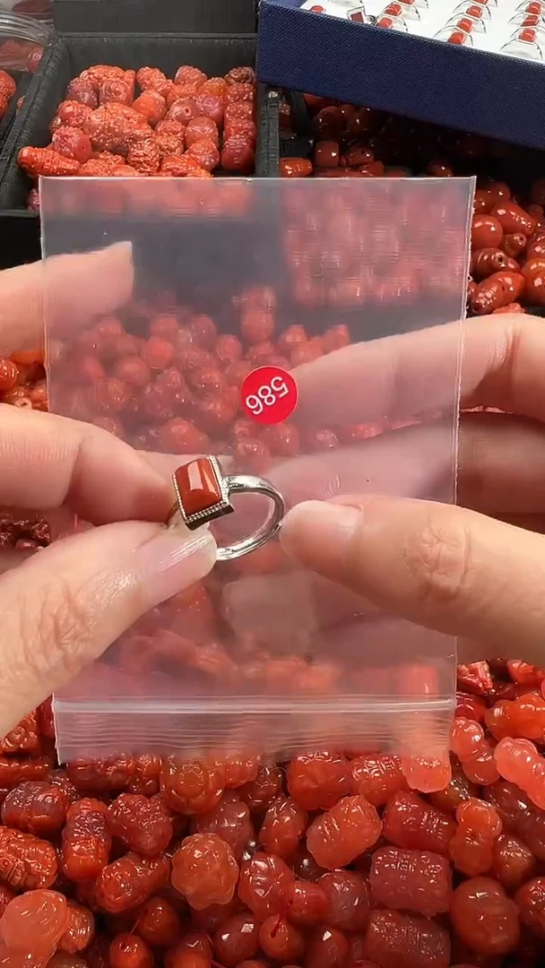 颈饰未镶嵌南红玛瑙1