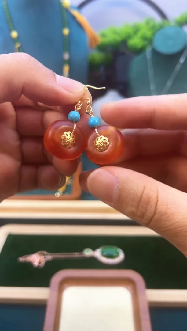 14K金镶嵌蜜蜡耳饰E137