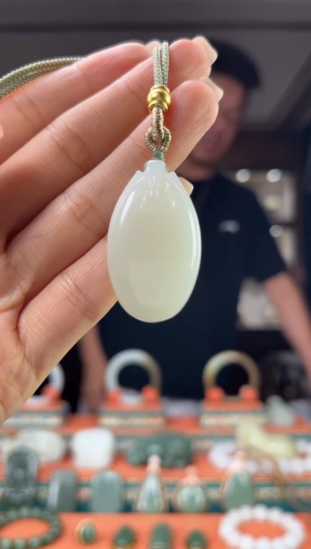 和田玉未镶嵌颈饰佩佩