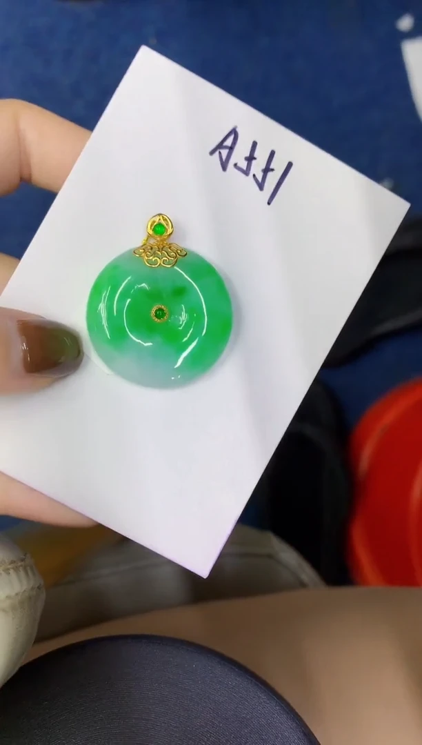 颈饰18K金镶嵌翡翠缅甸天然翡翠A货